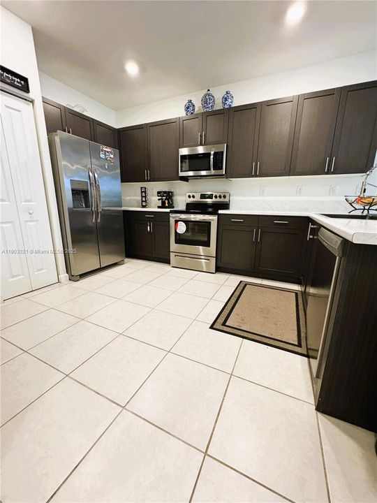 出租: $3,200 (4 贝兹, 2 浴室, 1820 平方英尺)