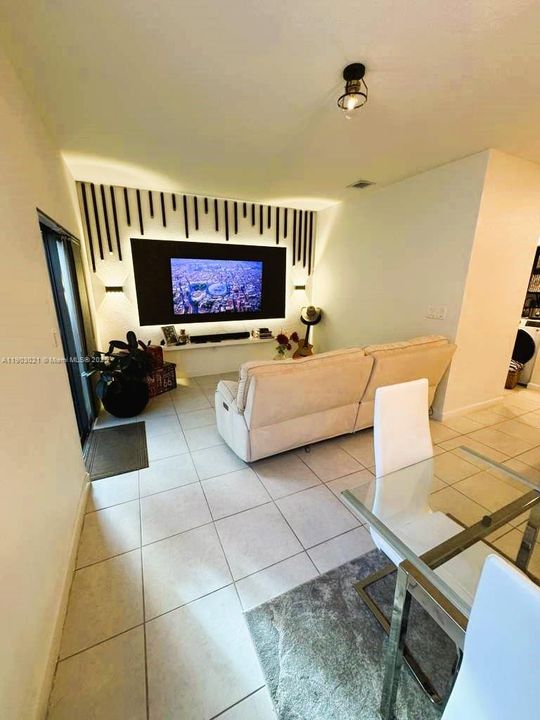 出租: $3,200 (4 贝兹, 2 浴室, 1820 平方英尺)