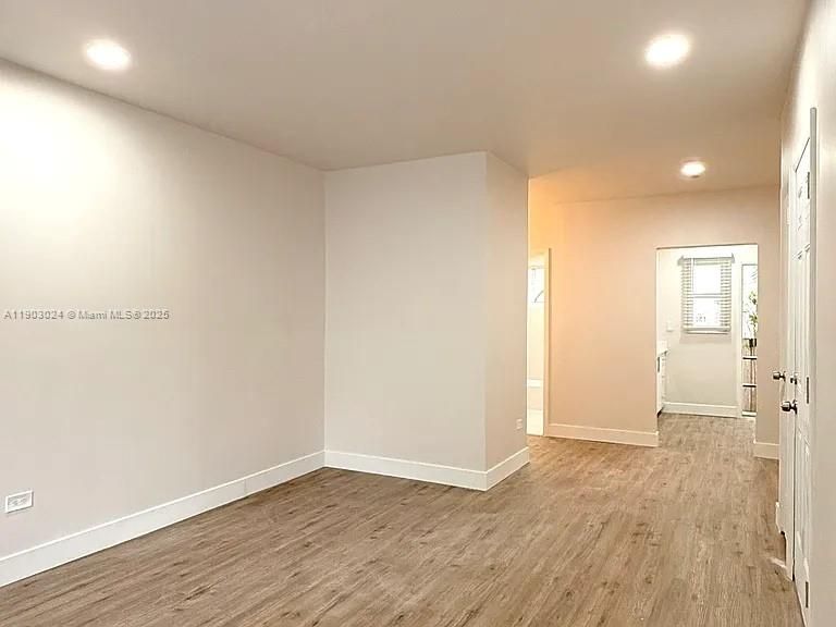 最近租的: $1,661 (0 贝兹, 1 浴室, 465 平方英尺)