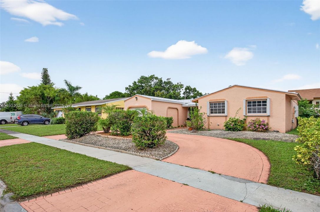 For Sale: $479,000 (3 beds, 2 baths, 1379 Square Feet)