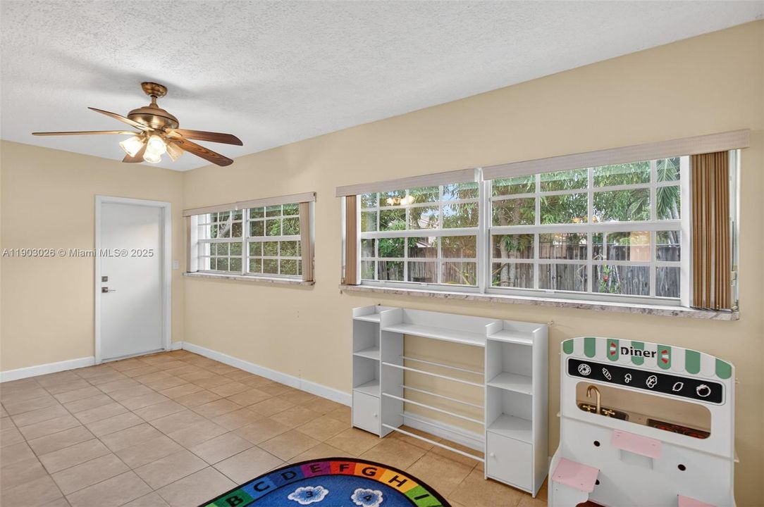 For Sale: $479,000 (3 beds, 2 baths, 1379 Square Feet)