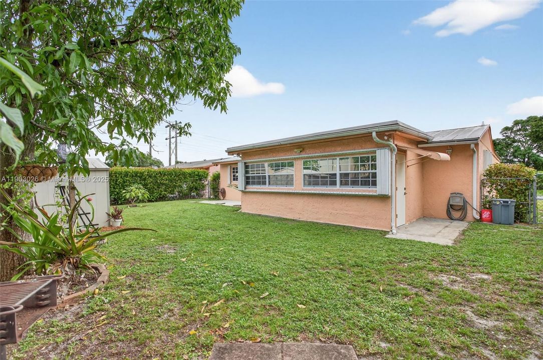 For Sale: $479,000 (3 beds, 2 baths, 1379 Square Feet)