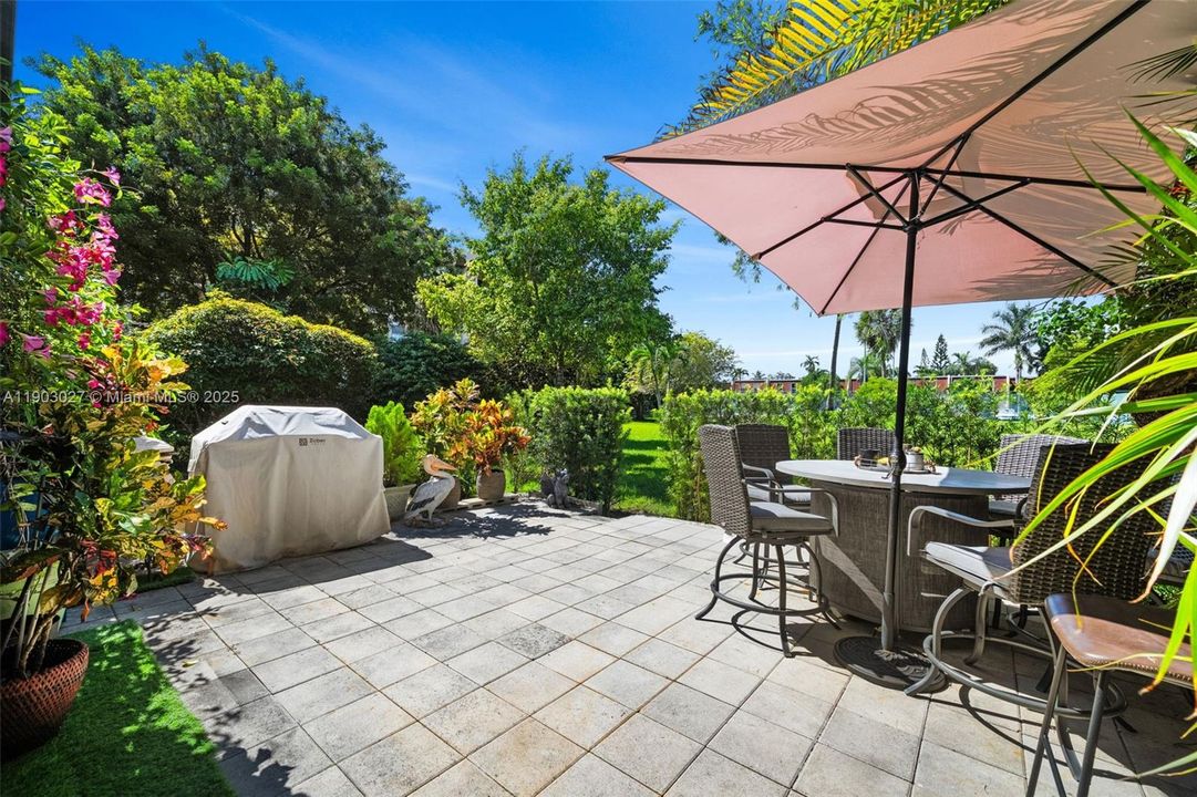 For Sale: $549,000 (3 beds, 2 baths, 1750 Square Feet)