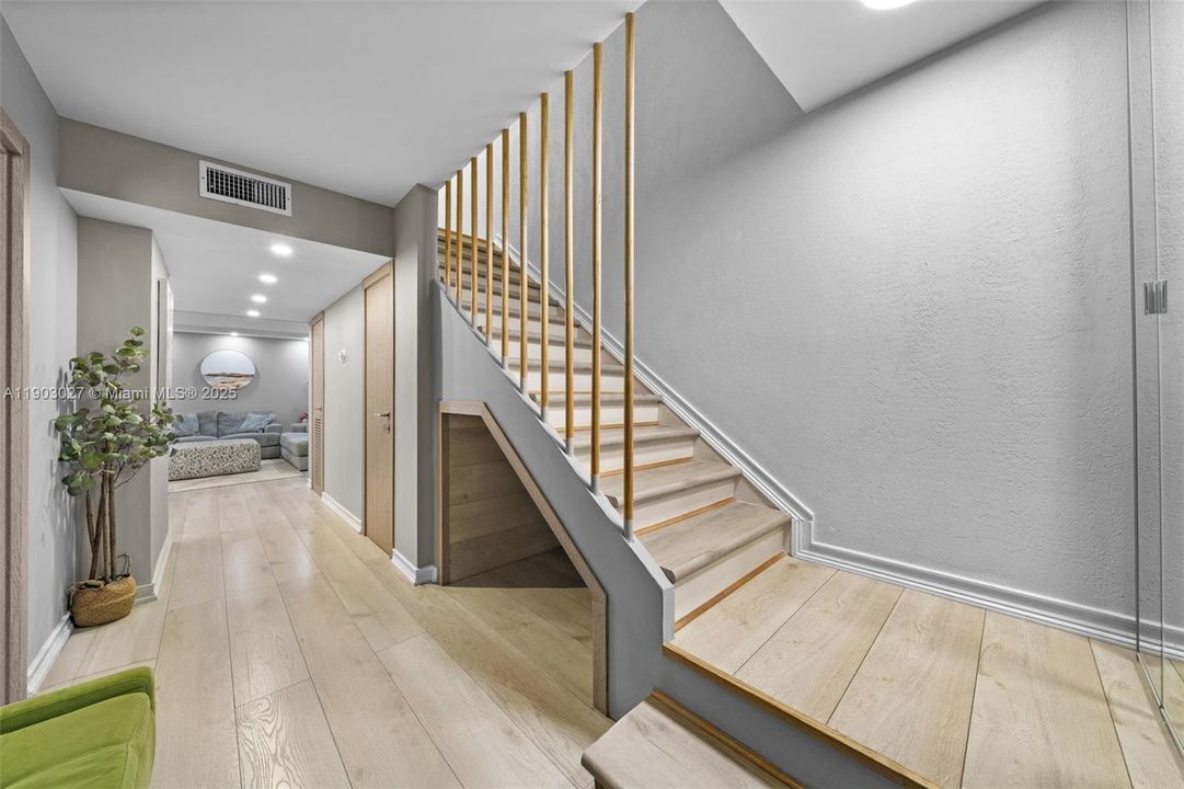 For Sale: $549,000 (3 beds, 2 baths, 1750 Square Feet)