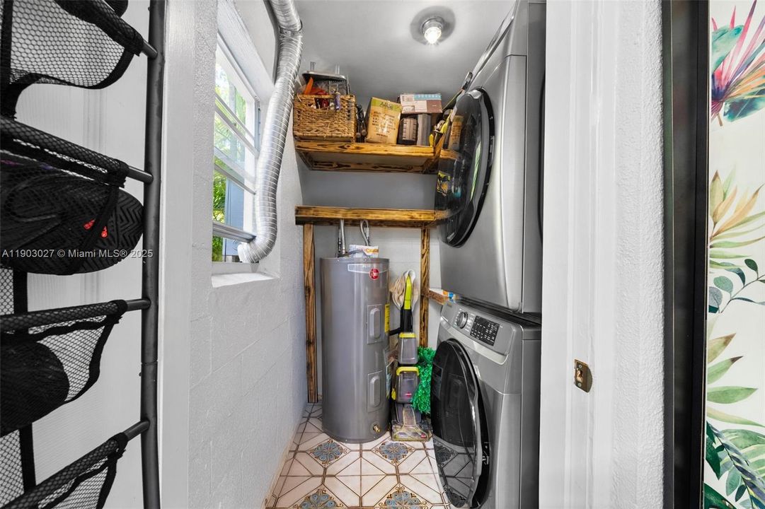 For Sale: $549,000 (3 beds, 2 baths, 1750 Square Feet)