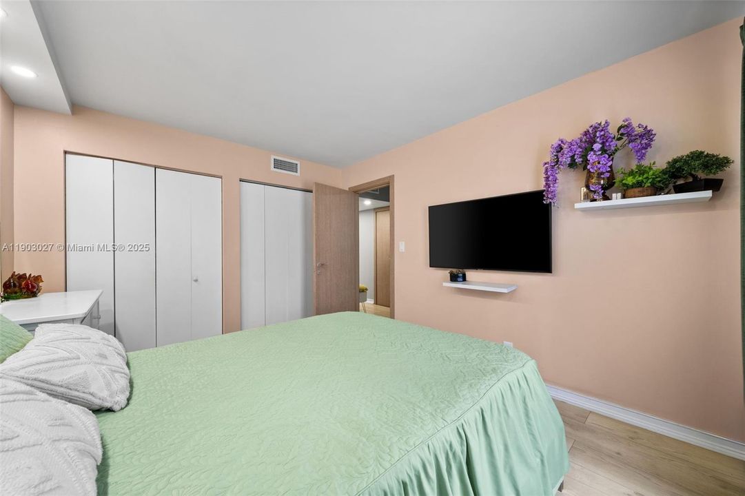 For Sale: $549,000 (3 beds, 2 baths, 1750 Square Feet)