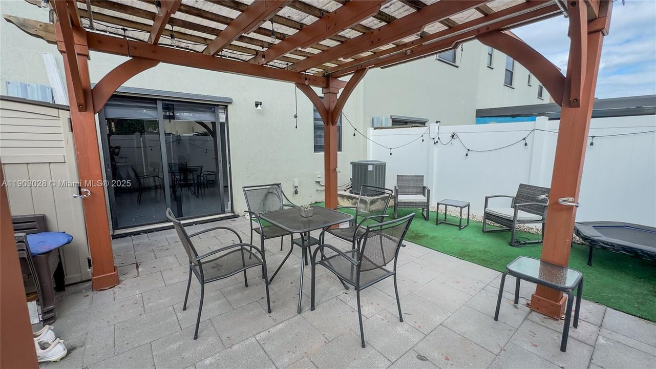 For Sale: $520,000 (3 beds, 2 baths, 1483 Square Feet)