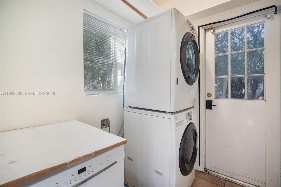 For Sale: $2,300,000 (4 beds, 3 baths, 2400 Square Feet)