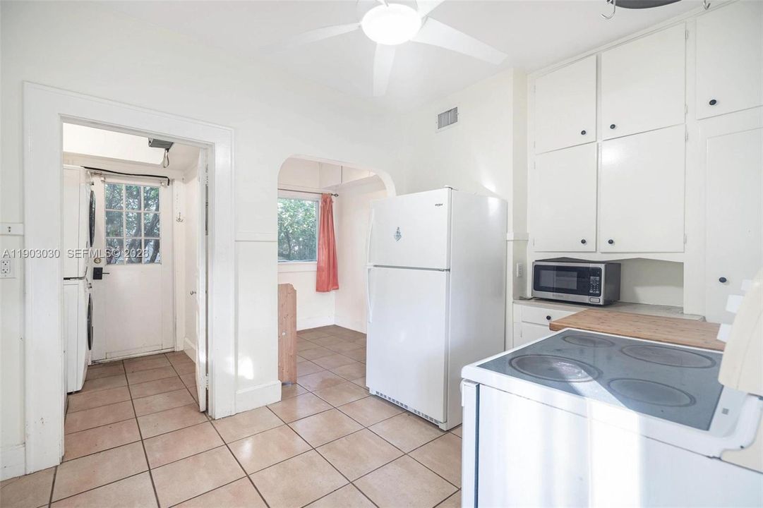 For Sale: $2,300,000 (4 beds, 3 baths, 2400 Square Feet)