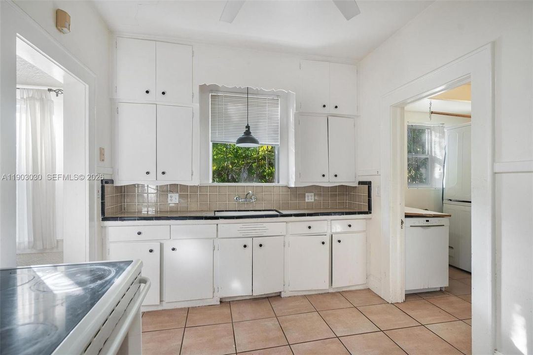 For Sale: $2,300,000 (4 beds, 3 baths, 2400 Square Feet)