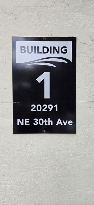 Active With Contract: $2,750 (3 beds, 2 baths, 1380 Square Feet)