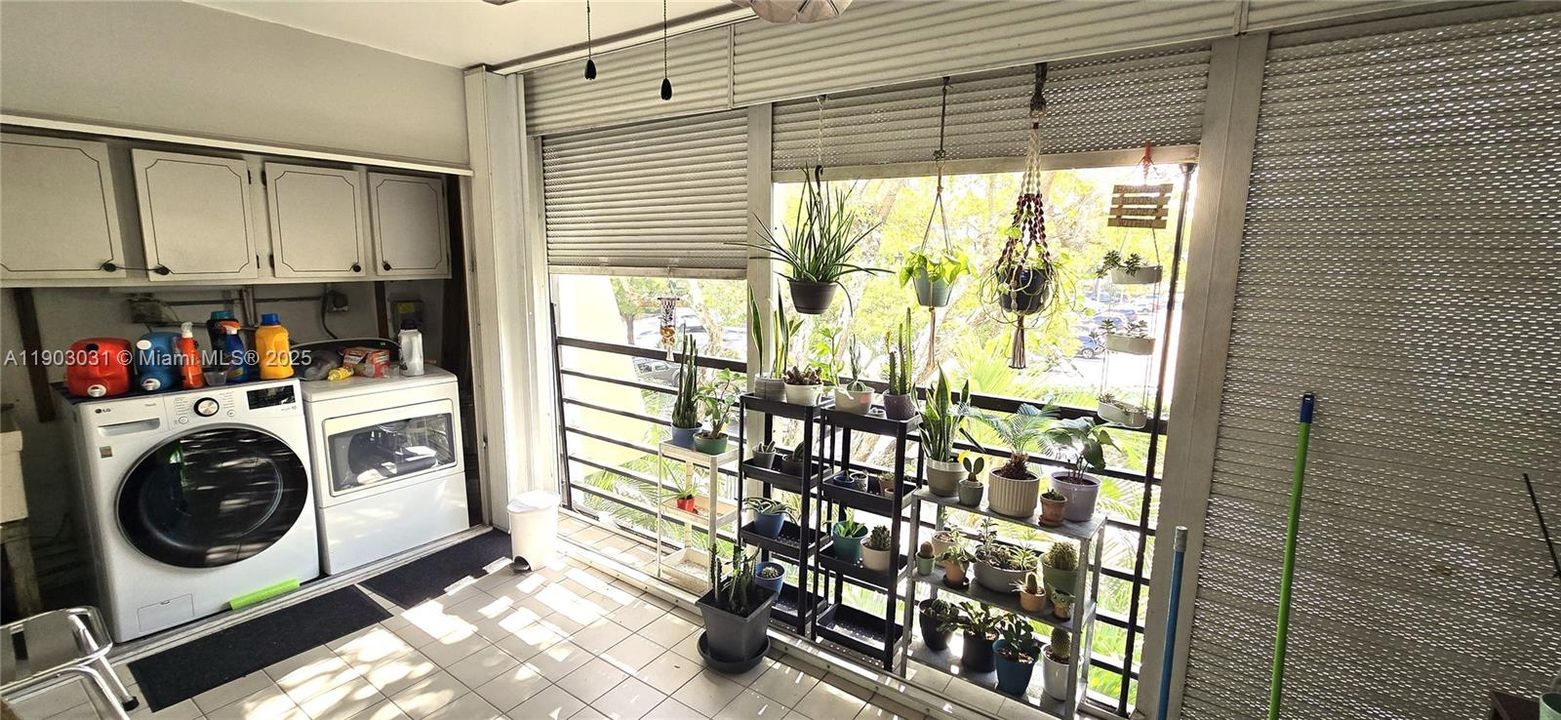 Active With Contract: $2,750 (3 beds, 2 baths, 1380 Square Feet)