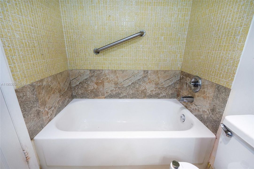 Active With Contract: $2,750 (3 beds, 2 baths, 1380 Square Feet)