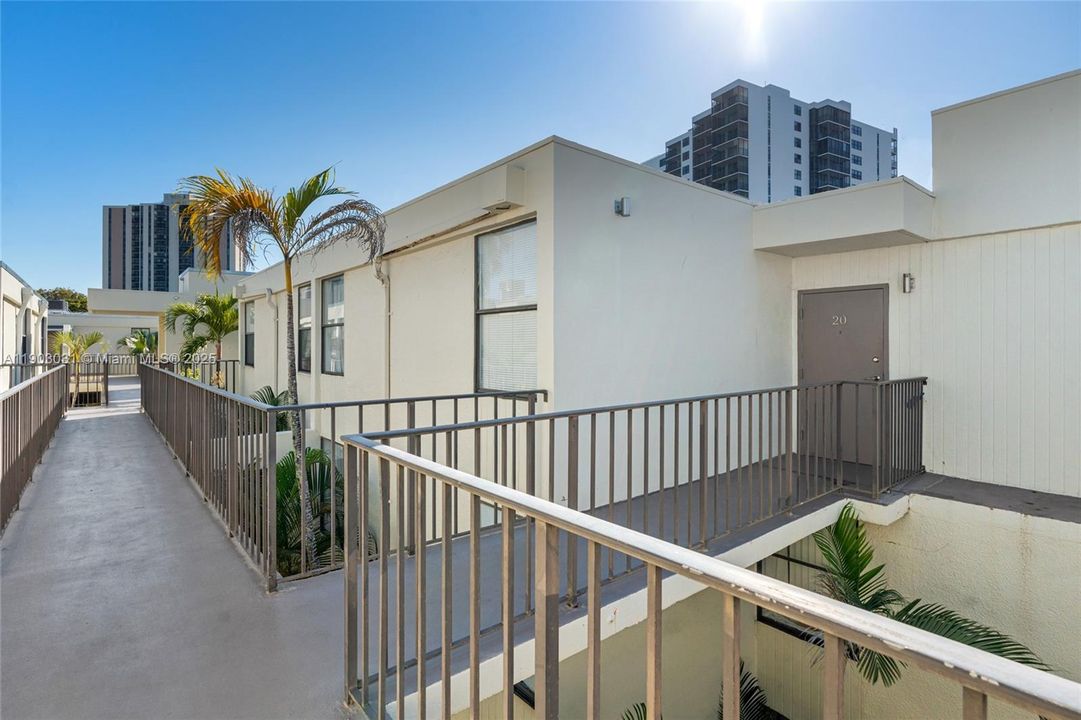 Active With Contract: $2,750 (3 beds, 2 baths, 1380 Square Feet)