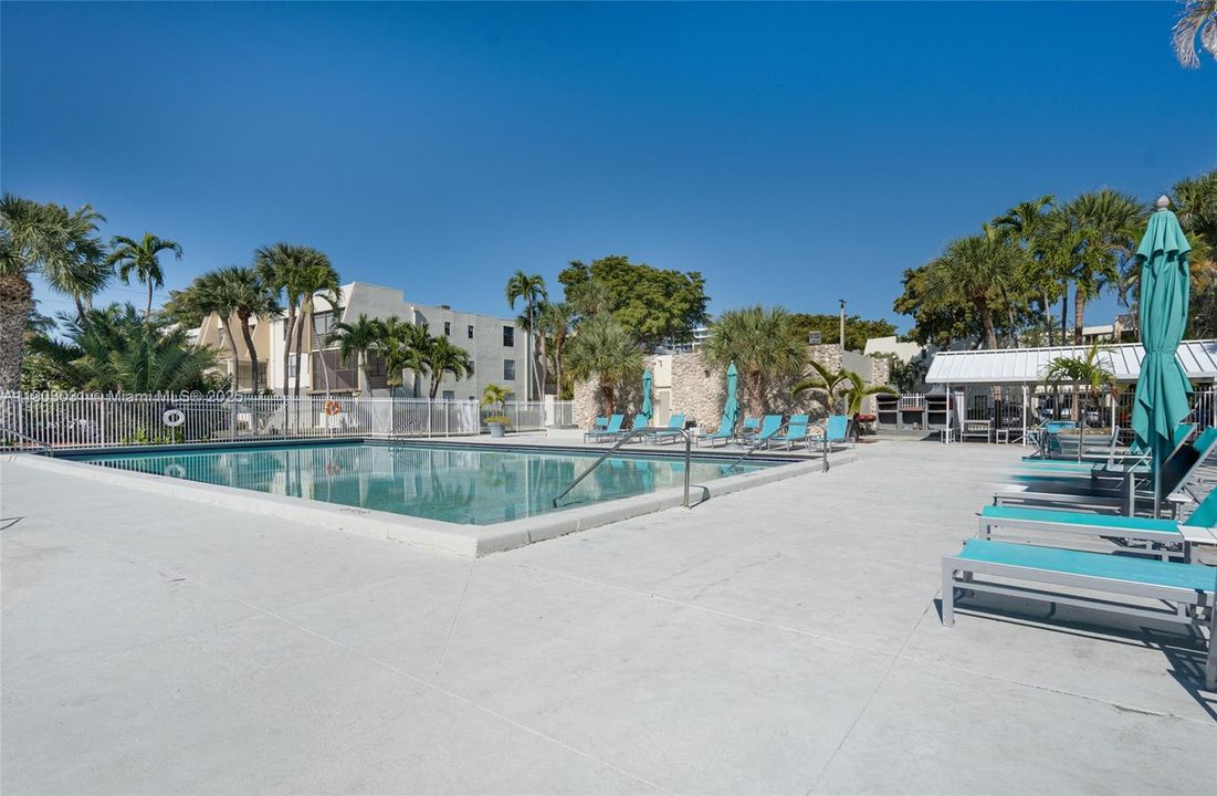 Active With Contract: $2,750 (3 beds, 2 baths, 1380 Square Feet)