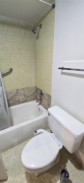 Active With Contract: $2,750 (3 beds, 2 baths, 1380 Square Feet)