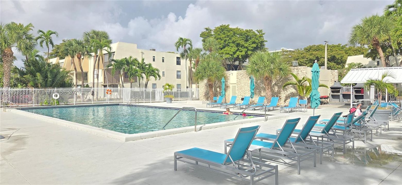 Active With Contract: $2,750 (3 beds, 2 baths, 1380 Square Feet)