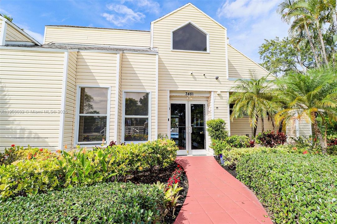 For Rent: $1,900 (2 beds, 2 baths, 1020 Square Feet)