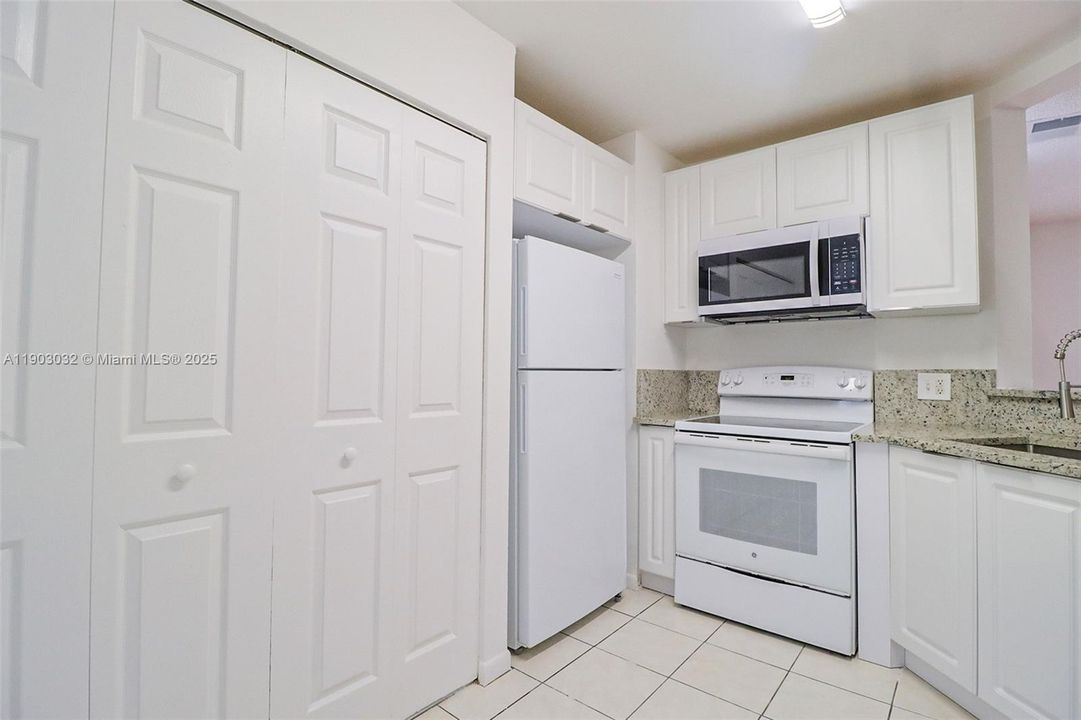 For Rent: $1,900 (2 beds, 2 baths, 1020 Square Feet)