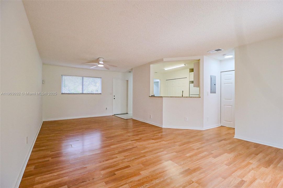 For Rent: $1,900 (2 beds, 2 baths, 1020 Square Feet)