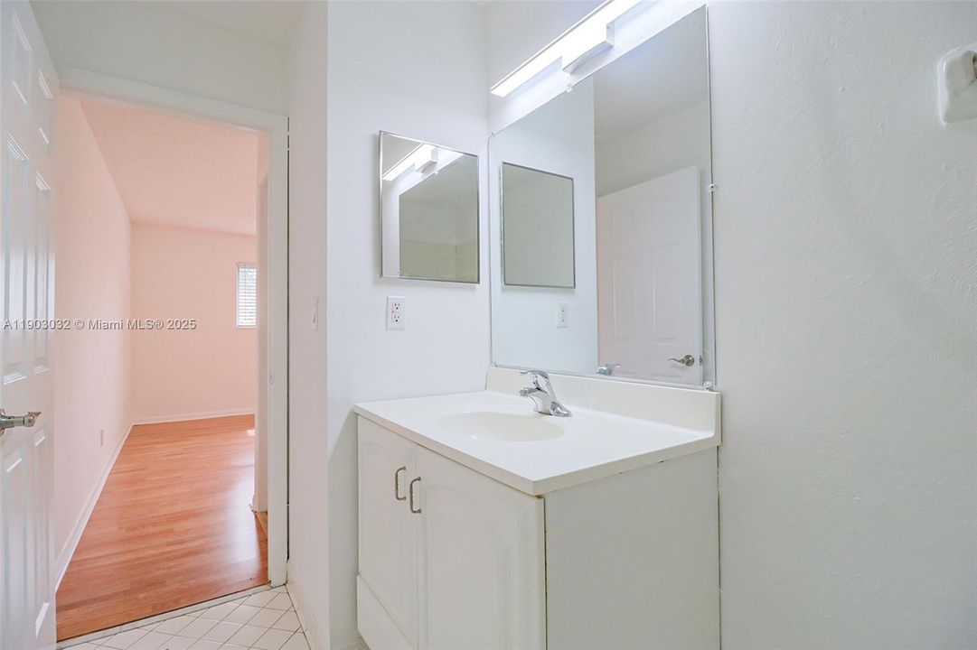 For Rent: $1,900 (2 beds, 2 baths, 1020 Square Feet)