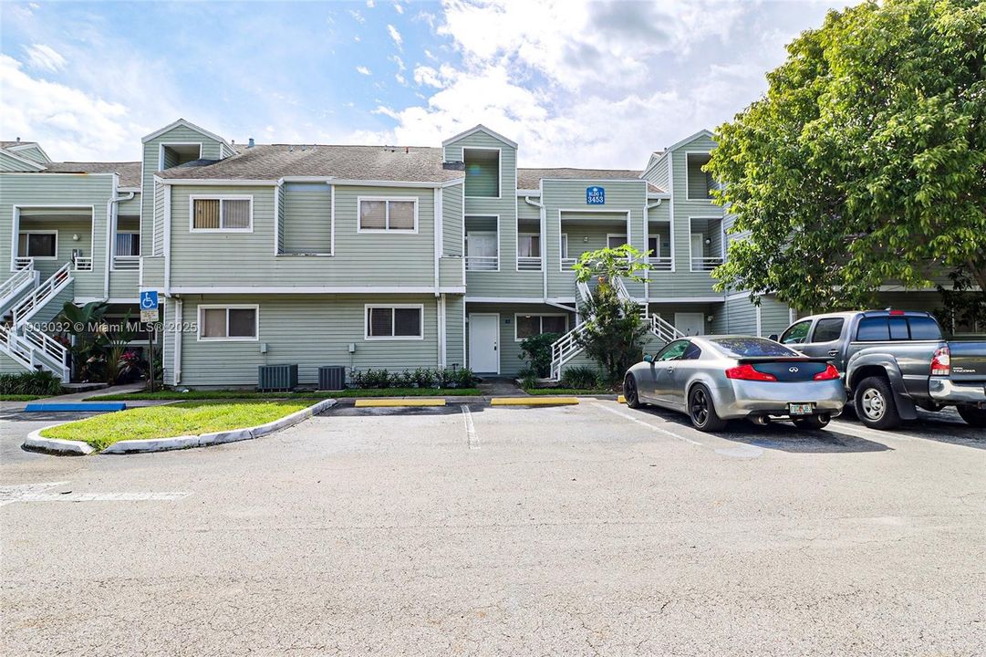 For Rent: $1,900 (2 beds, 2 baths, 1020 Square Feet)