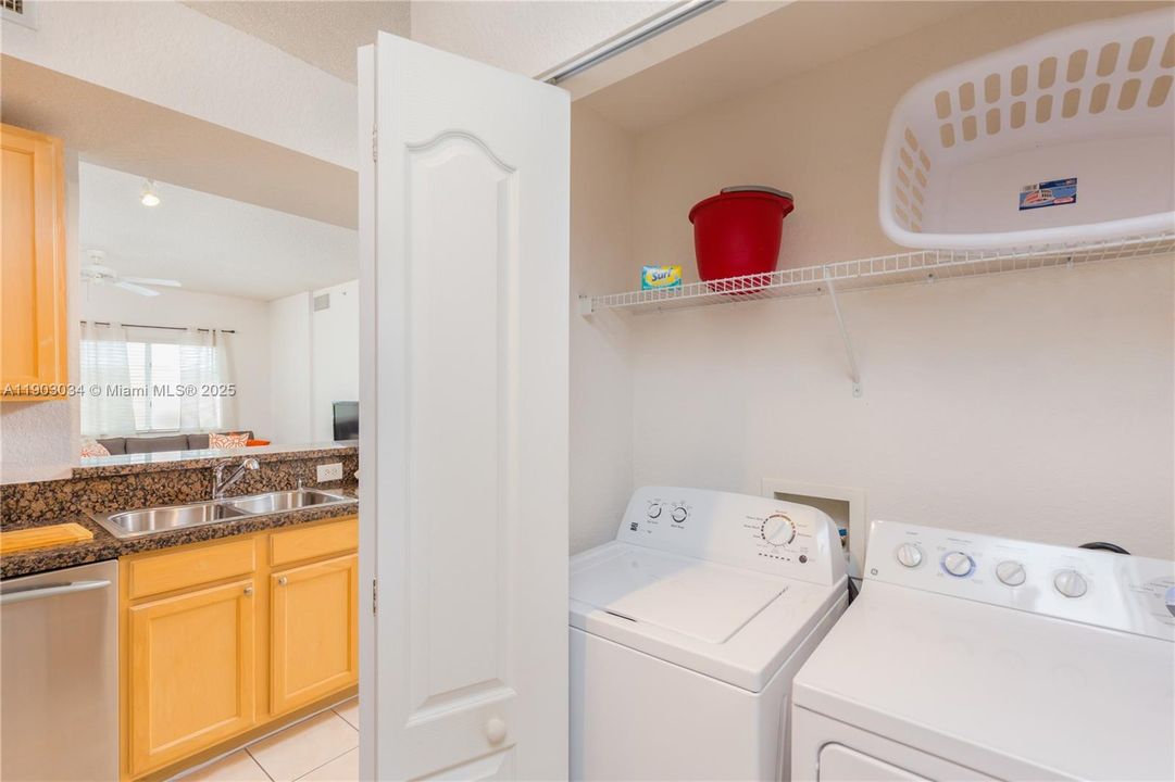 For Rent: $2,900 (2 beds, 2 baths, 1010 Square Feet)