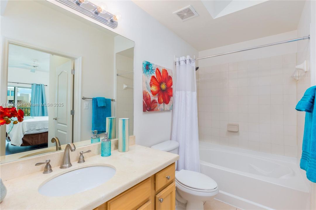 For Rent: $2,900 (2 beds, 2 baths, 1010 Square Feet)