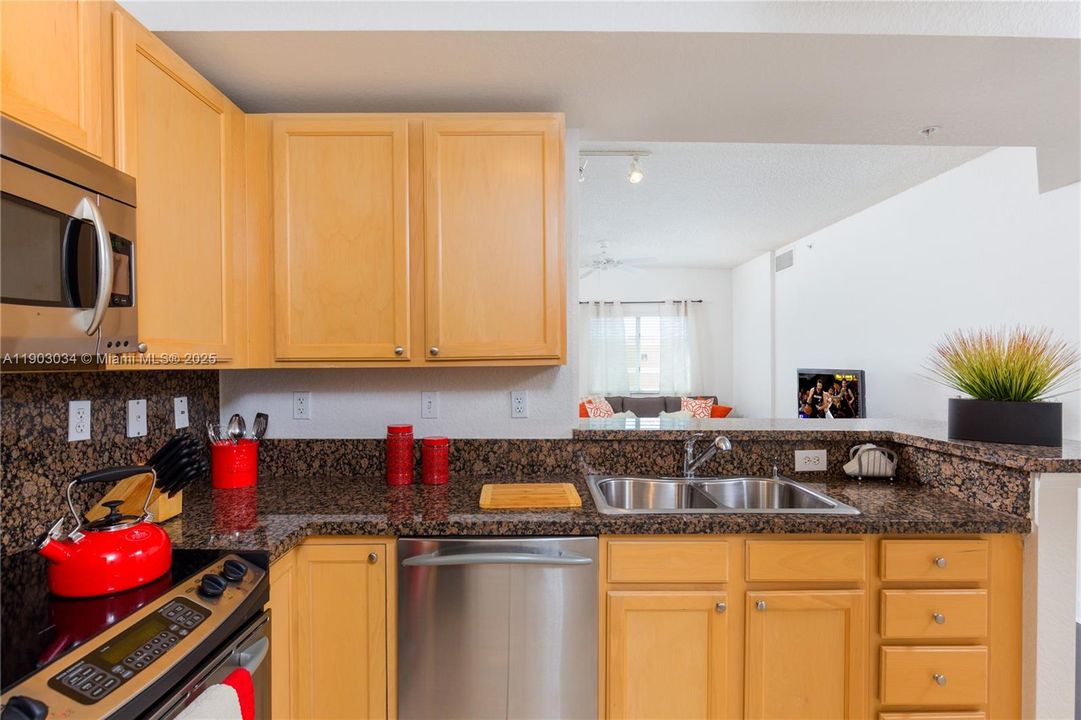 For Rent: $2,900 (2 beds, 2 baths, 1010 Square Feet)