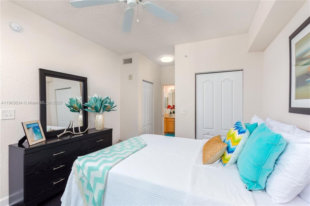 For Rent: $2,900 (2 beds, 2 baths, 1010 Square Feet)