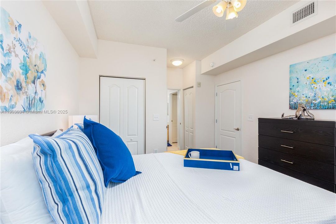 For Rent: $2,900 (2 beds, 2 baths, 1010 Square Feet)