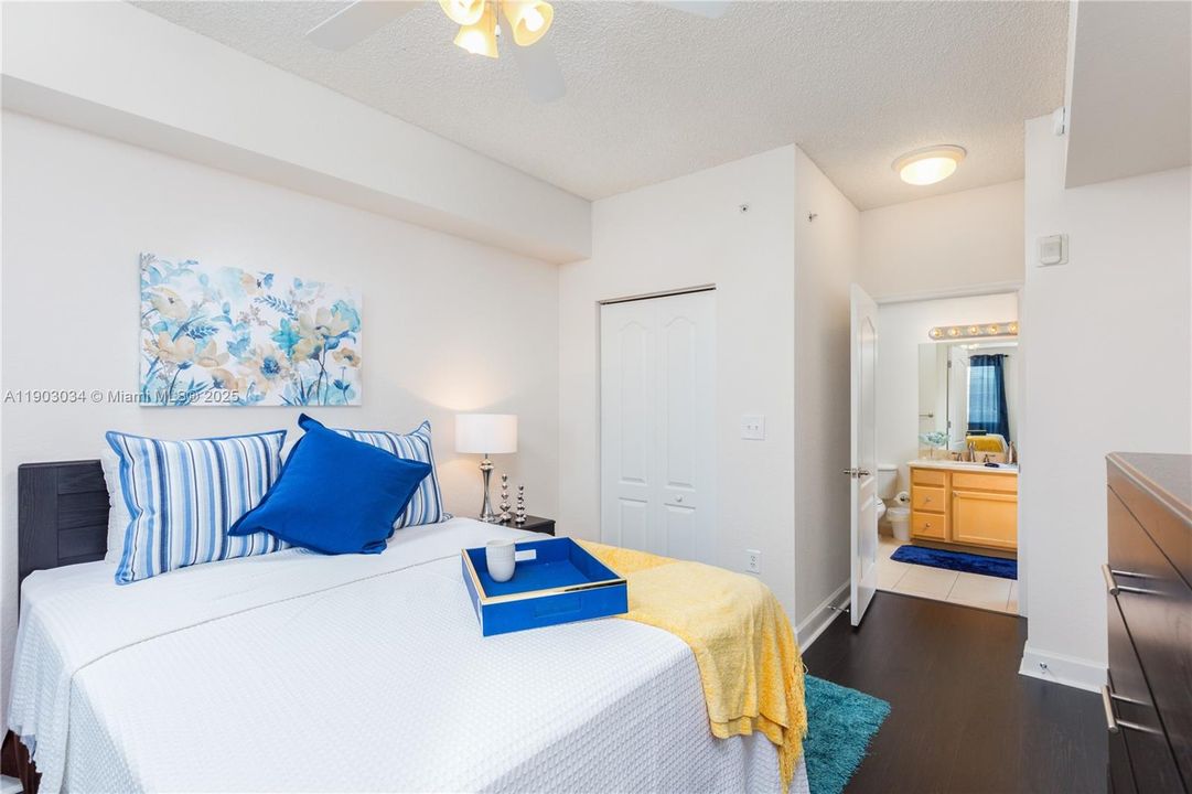 For Rent: $2,900 (2 beds, 2 baths, 1010 Square Feet)