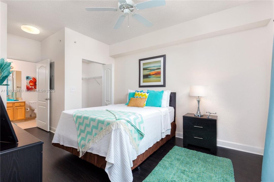 For Rent: $2,900 (2 beds, 2 baths, 1010 Square Feet)