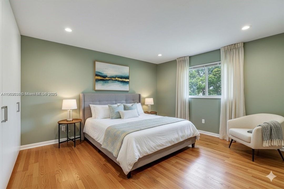 Recently Sold: $450,000 (3 beds, 1 baths, 989 Square Feet)