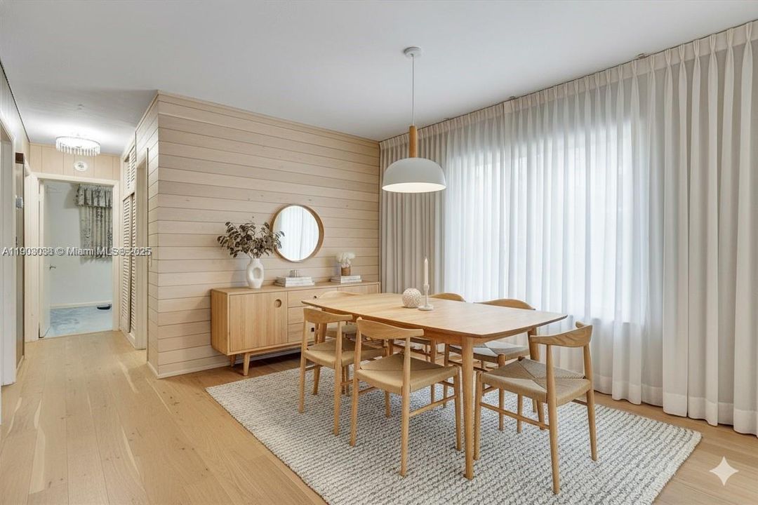 Recently Sold: $450,000 (3 beds, 1 baths, 989 Square Feet)