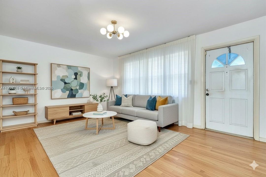 Recently Sold: $450,000 (3 beds, 1 baths, 989 Square Feet)