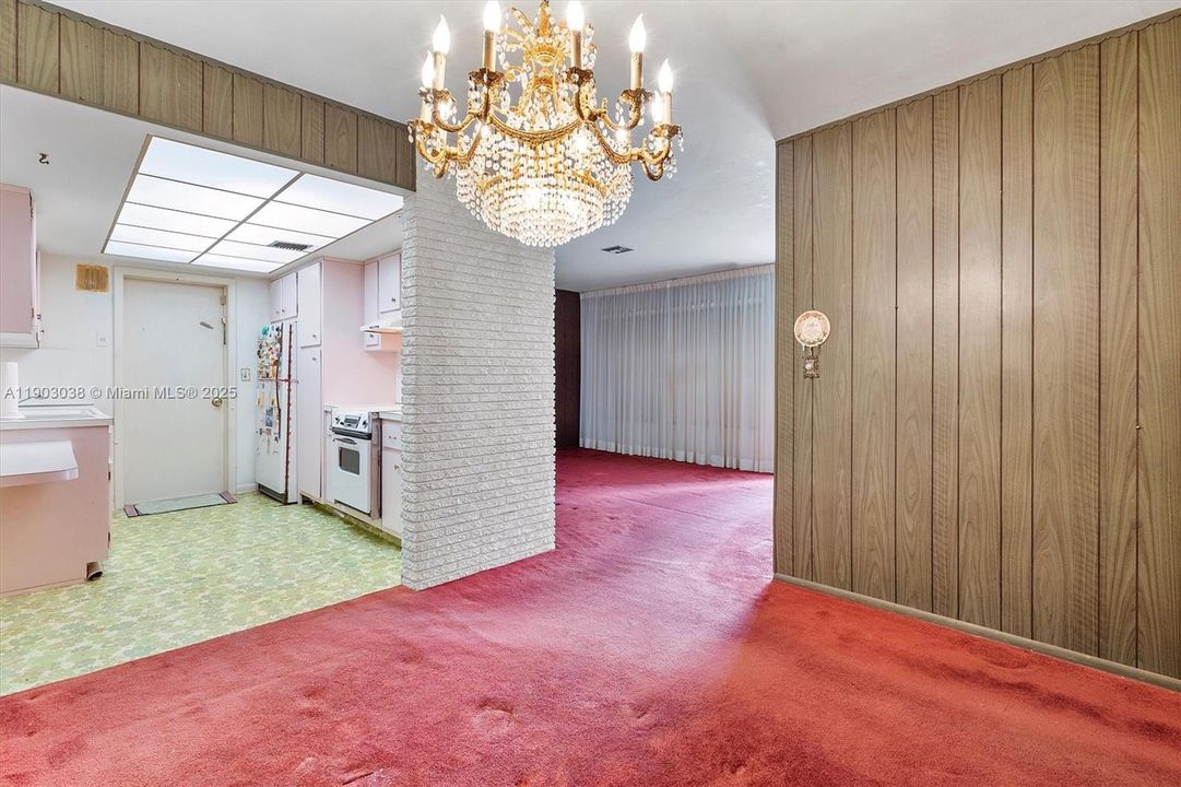 Recently Sold: $450,000 (3 beds, 1 baths, 989 Square Feet)