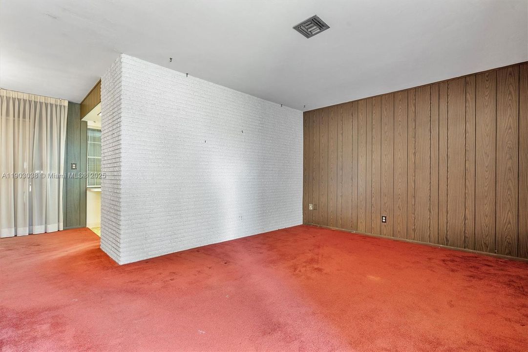 Recently Sold: $450,000 (3 beds, 1 baths, 989 Square Feet)