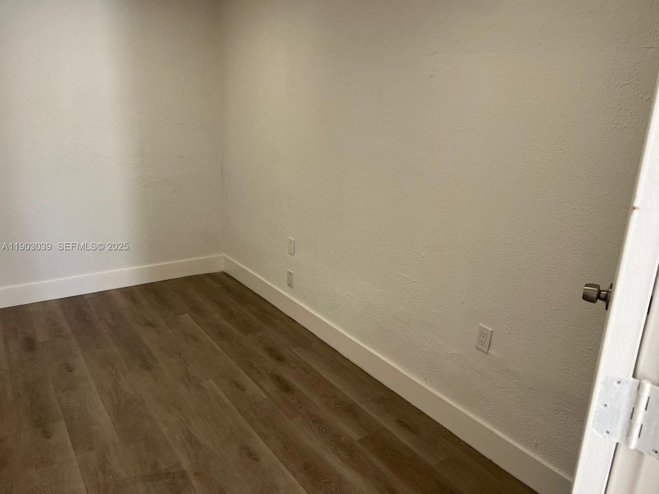 For Rent: $1,700 (1 beds, 1 baths, 7074 Square Feet)