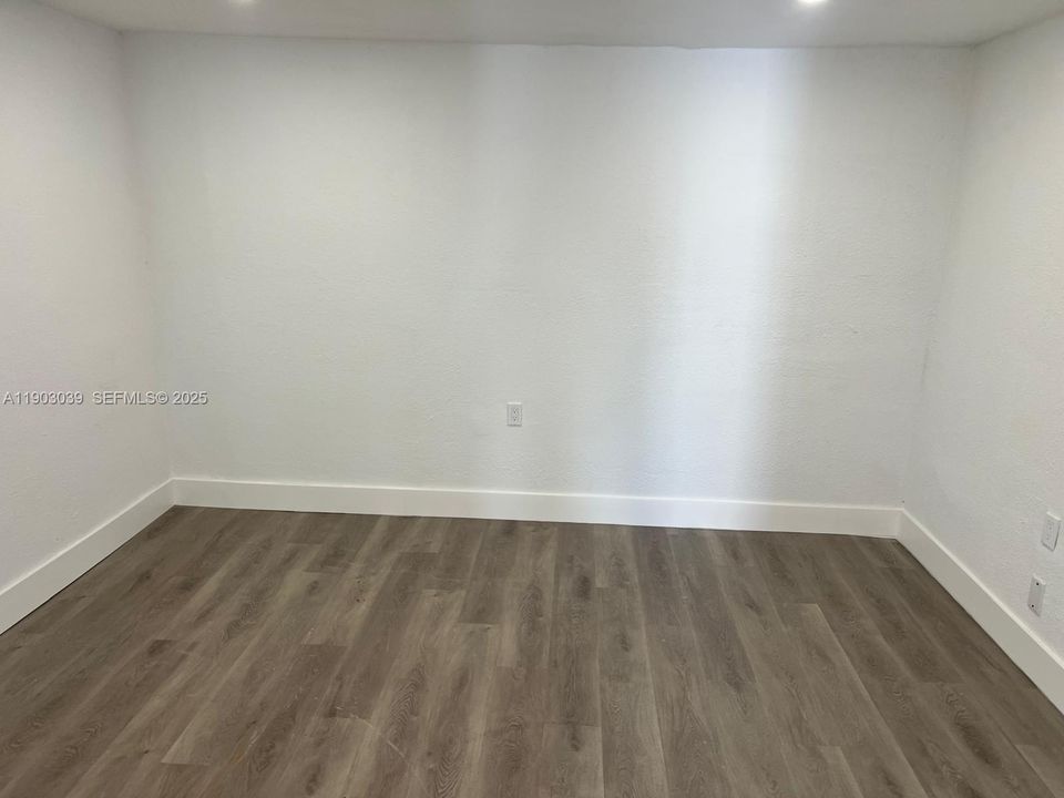 For Rent: $1,700 (1 beds, 1 baths, 7074 Square Feet)