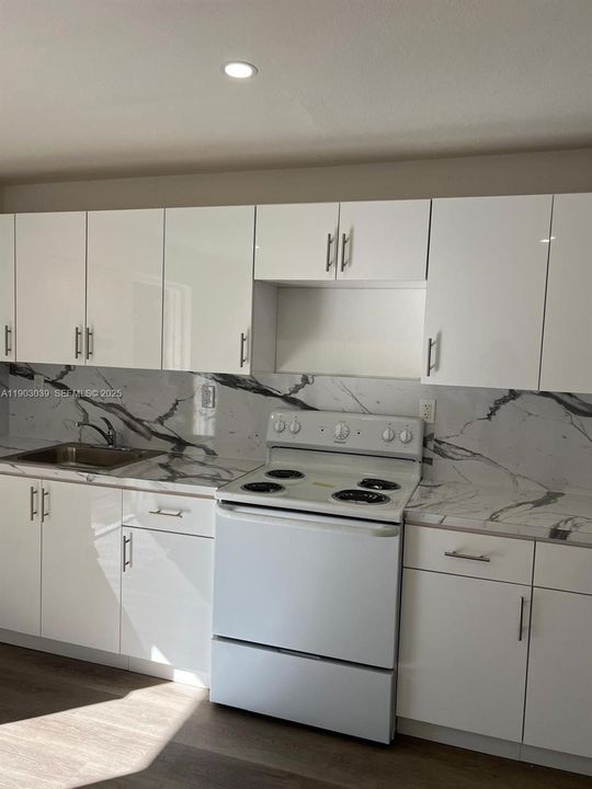 For Rent: $1,700 (1 beds, 1 baths, 7074 Square Feet)