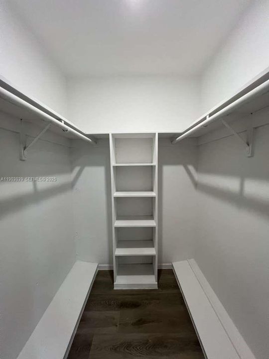 For Rent: $1,700 (1 beds, 1 baths, 7074 Square Feet)