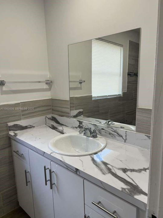 For Rent: $1,700 (1 beds, 1 baths, 7074 Square Feet)