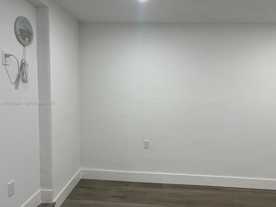 For Rent: $1,700 (1 beds, 1 baths, 7074 Square Feet)