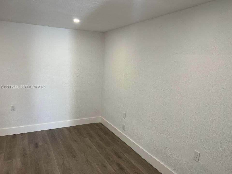 For Rent: $1,700 (1 beds, 1 baths, 7074 Square Feet)