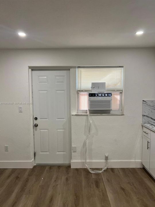 For Rent: $1,700 (1 beds, 1 baths, 7074 Square Feet)