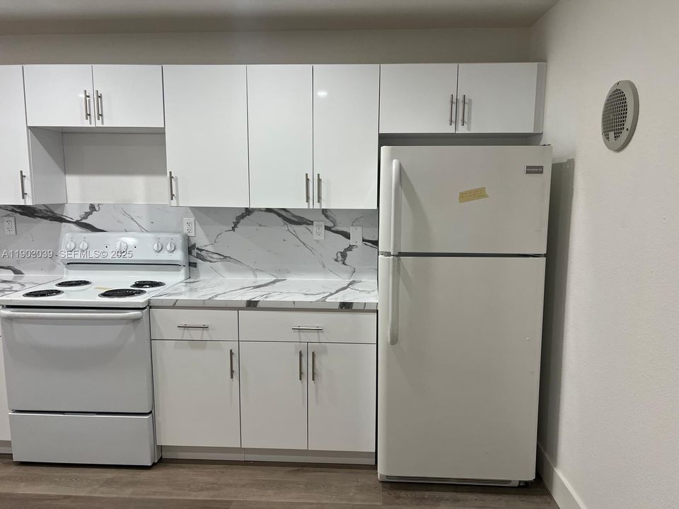 For Rent: $1,700 (1 beds, 1 baths, 7074 Square Feet)