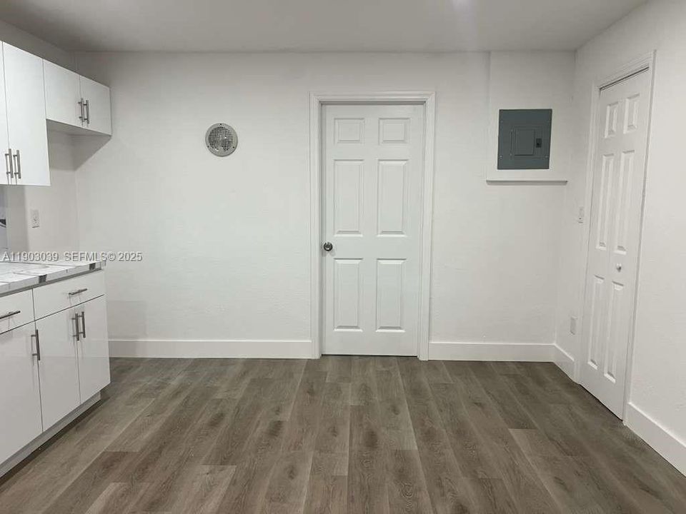 For Rent: $1,700 (1 beds, 1 baths, 7074 Square Feet)