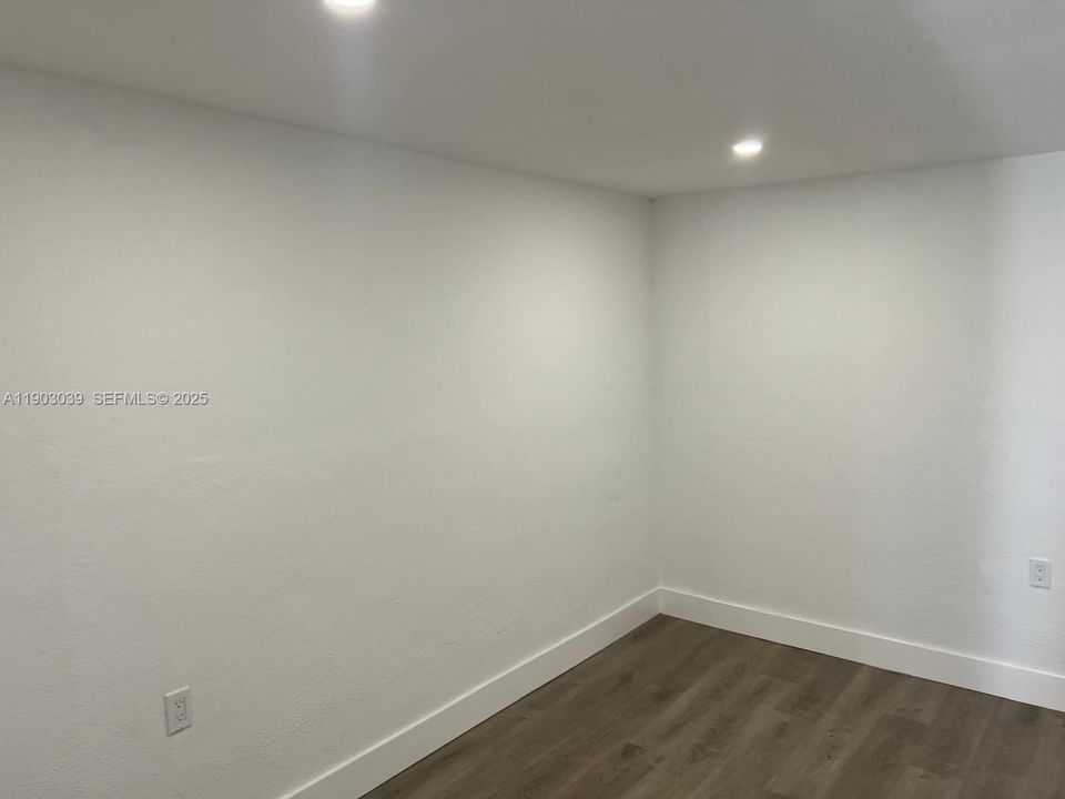 For Rent: $1,700 (1 beds, 1 baths, 7074 Square Feet)