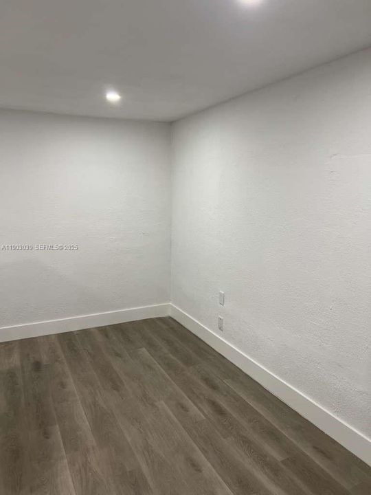 For Rent: $1,700 (1 beds, 1 baths, 7074 Square Feet)